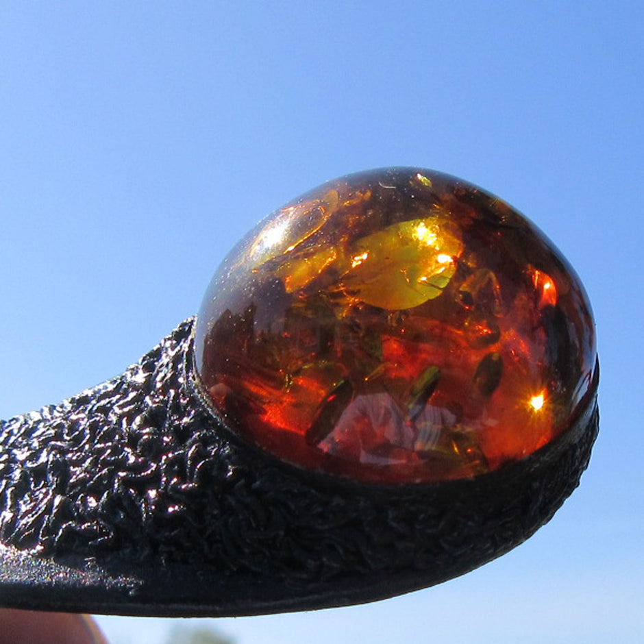 Flexibles Lederarmband mit poliertem Bernstein-Unikat