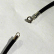 Schwarzes Ledercollier mit Silberschließe, Unikat