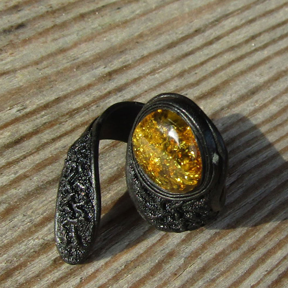 Flexibler Federring aus Bernstein in Kognacfarbe