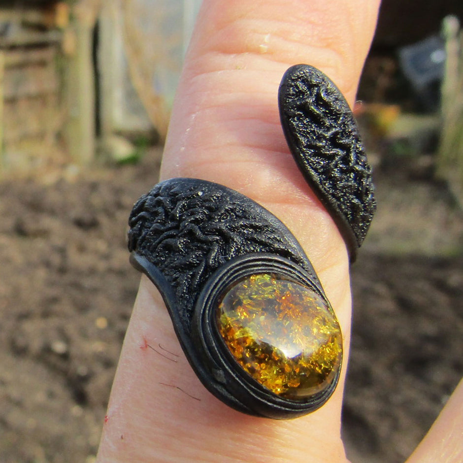 Flexibler Federring aus Bernstein in Kognacfarbe