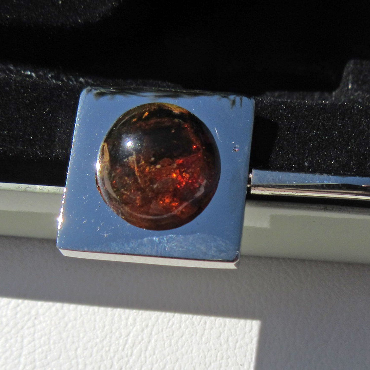 Einzigartiges Lesezeichen aus Bernstein und Metall