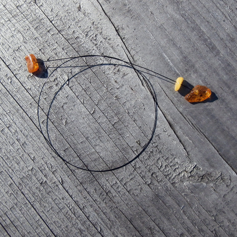 Lesezeichen aus flexiblem Draht mit 3 Bernsteinen