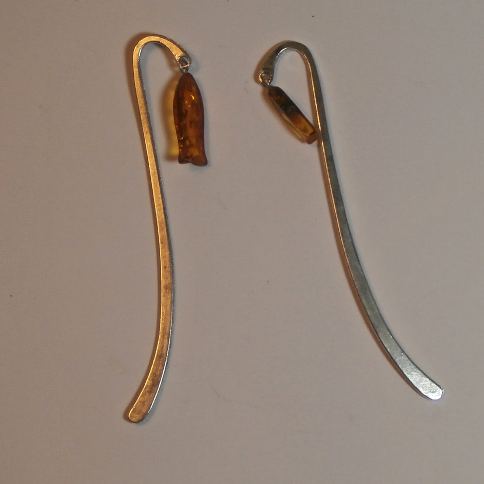 Lesezeichen aus Bernstein mit Fischchen, Einzelstück