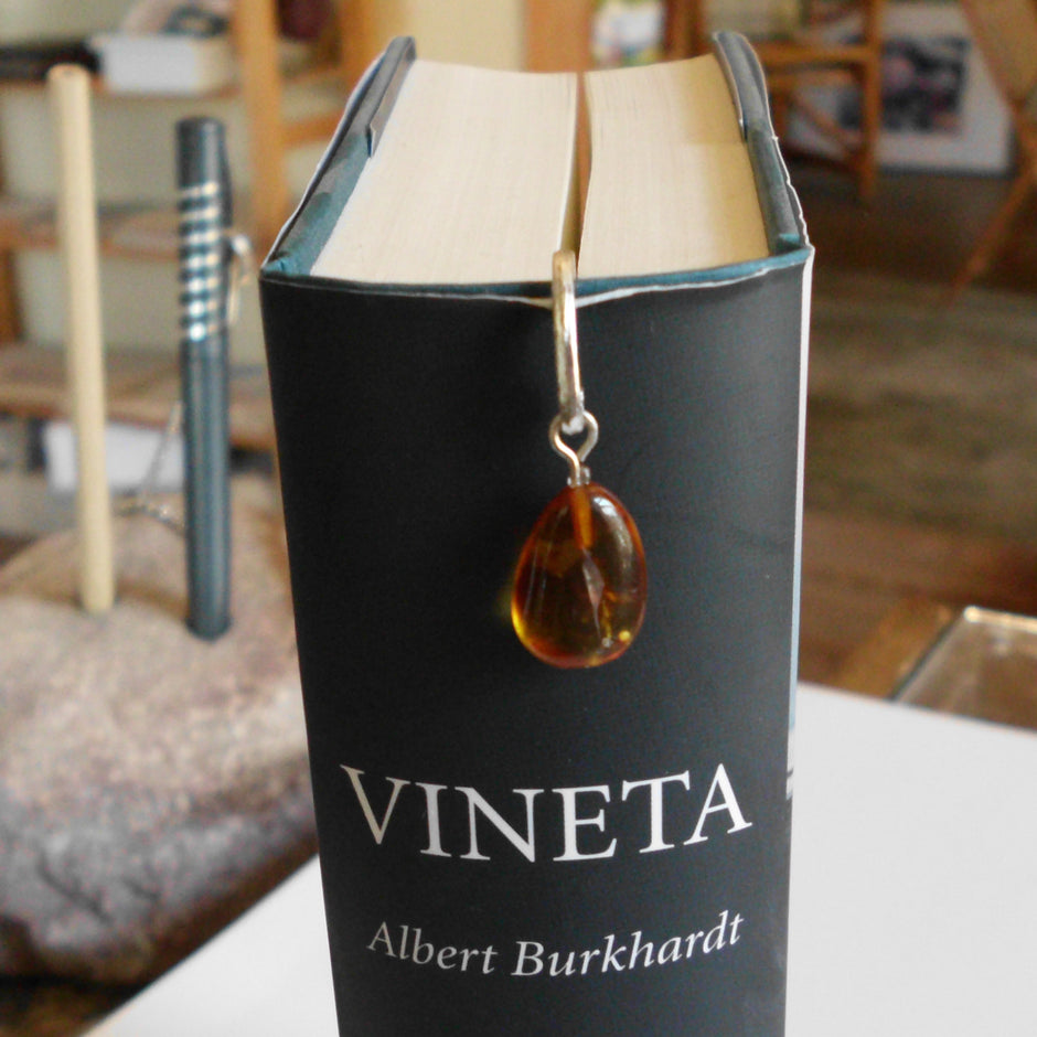 Einzelnes Lesezeichen mit echtem Bernsteinstück