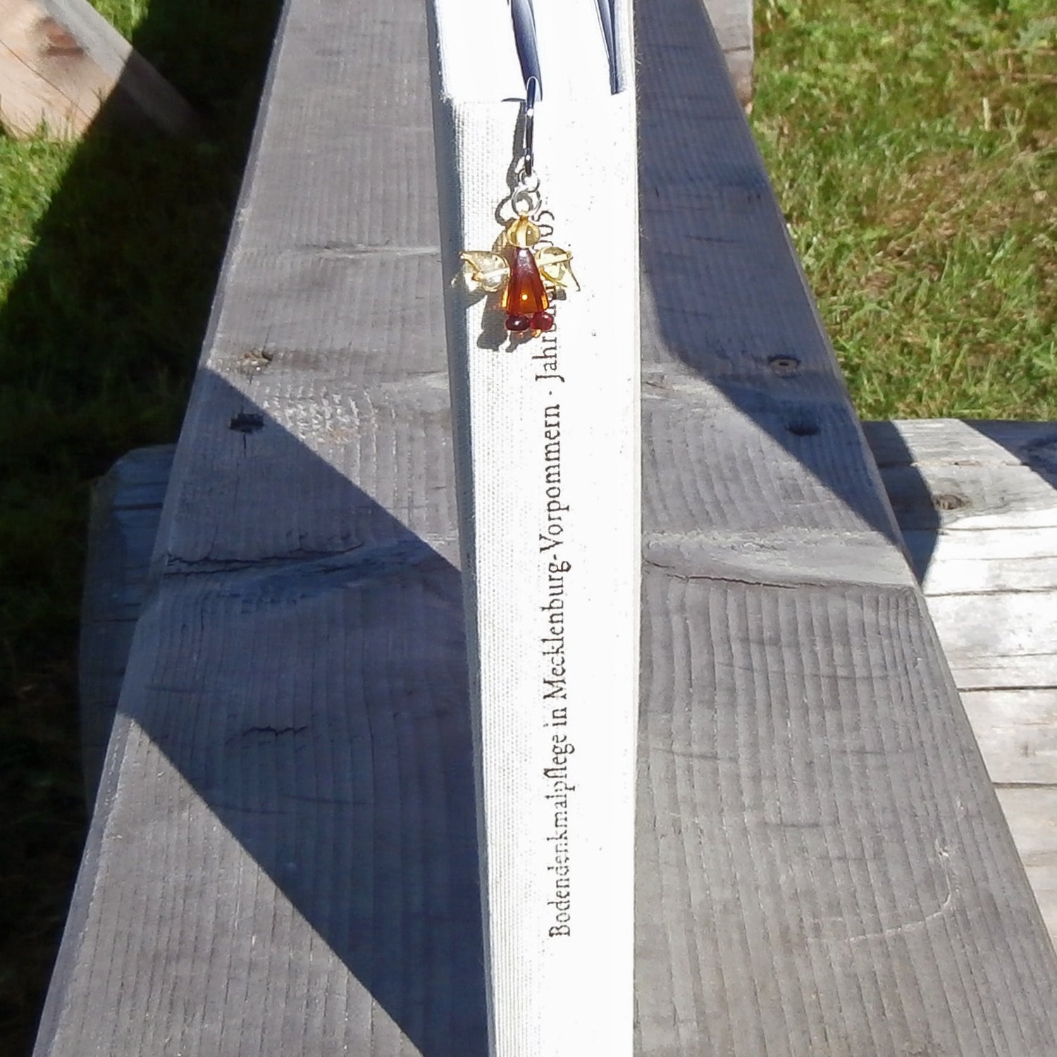 Lesezeichen mit Bernsteinengel – Handgefertigtes Unikat