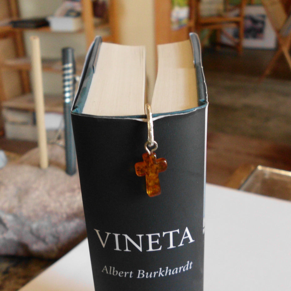 Lesezeichen mit Bernsteinkreuz – Unikat von Rügen