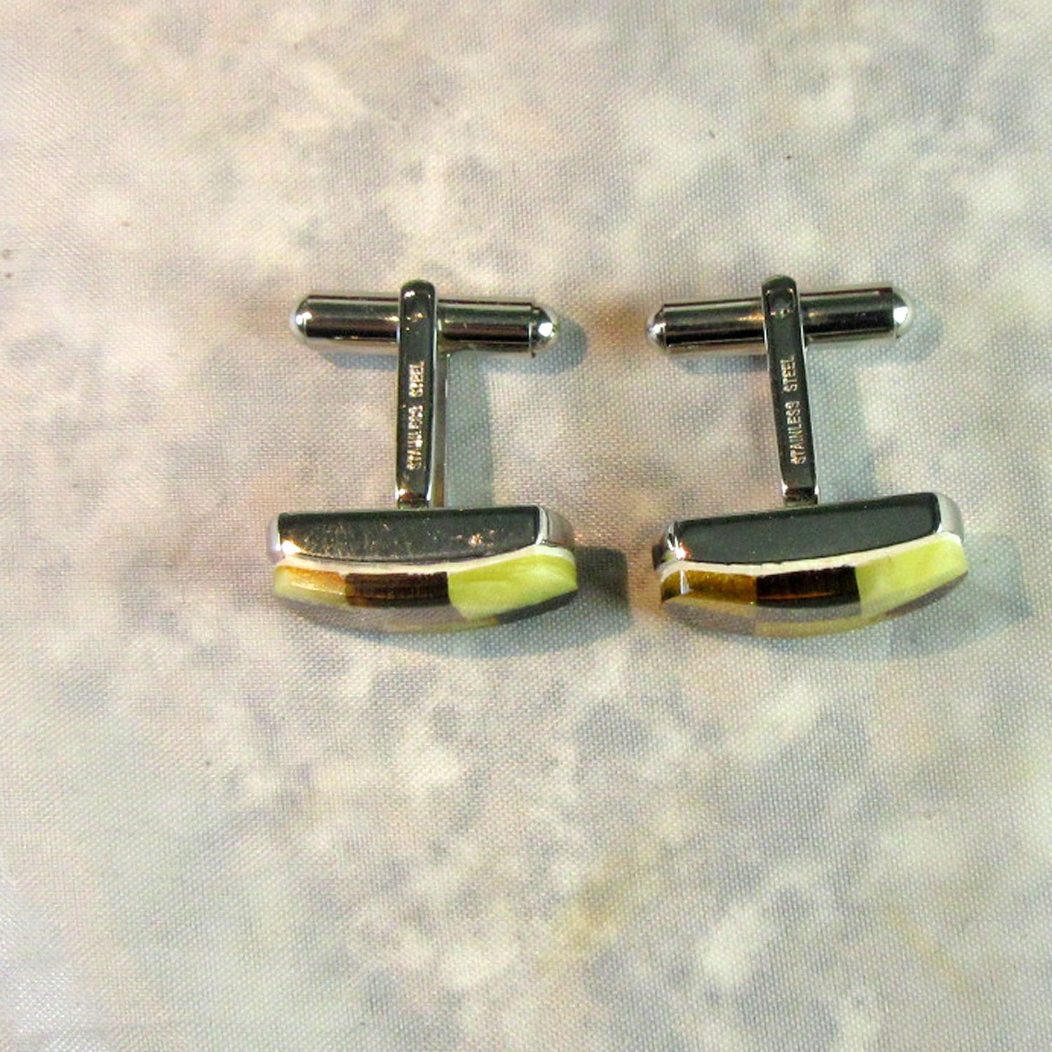 Moderne Manschettenknöpfe aus Edelstahl mit Bernstein