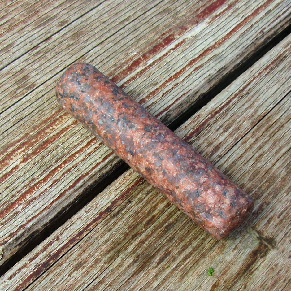 Einzelstück Massagestab aus unpoliertem Granit