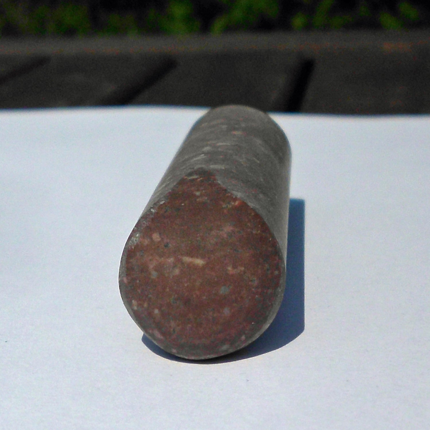 Unpolierter Massagestab aus Porphyr, 7 cm lang