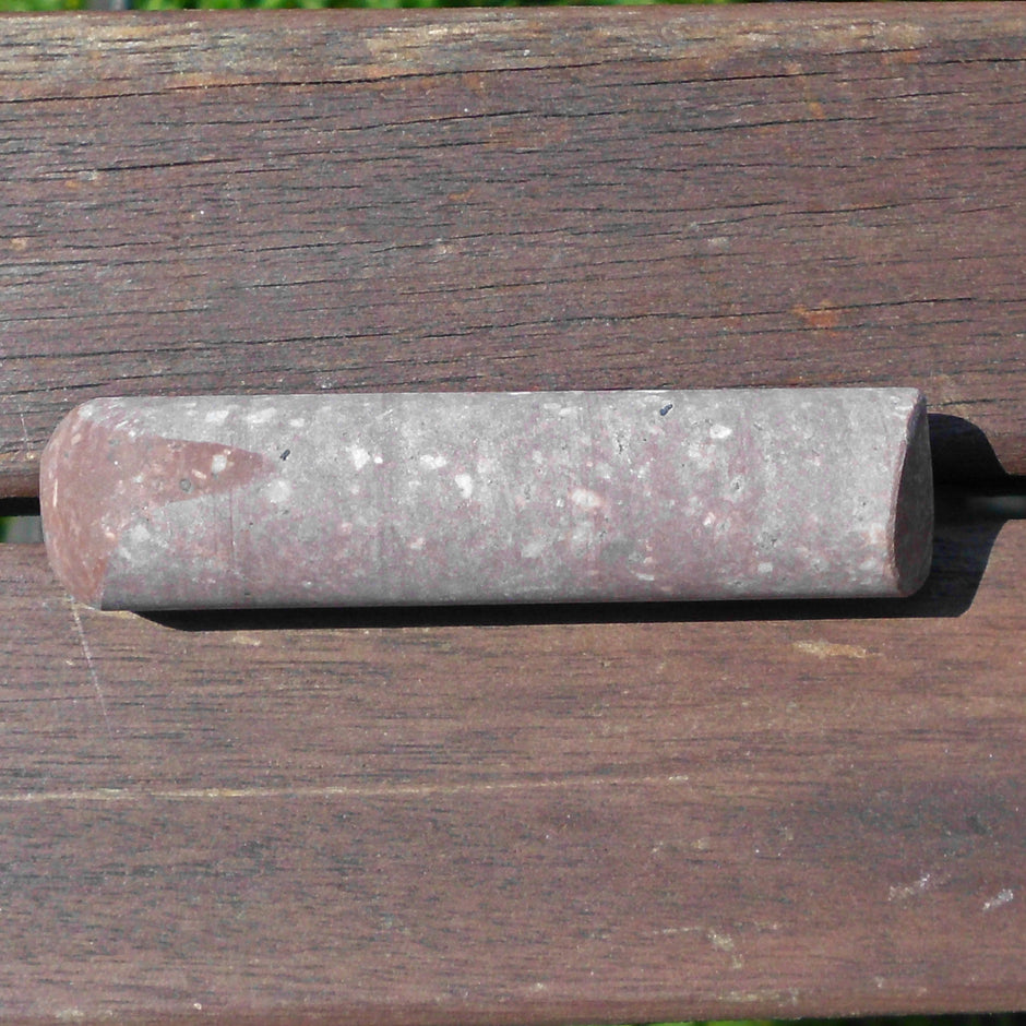 Unpolierter Massagestab aus Porphyr, 7 cm lang