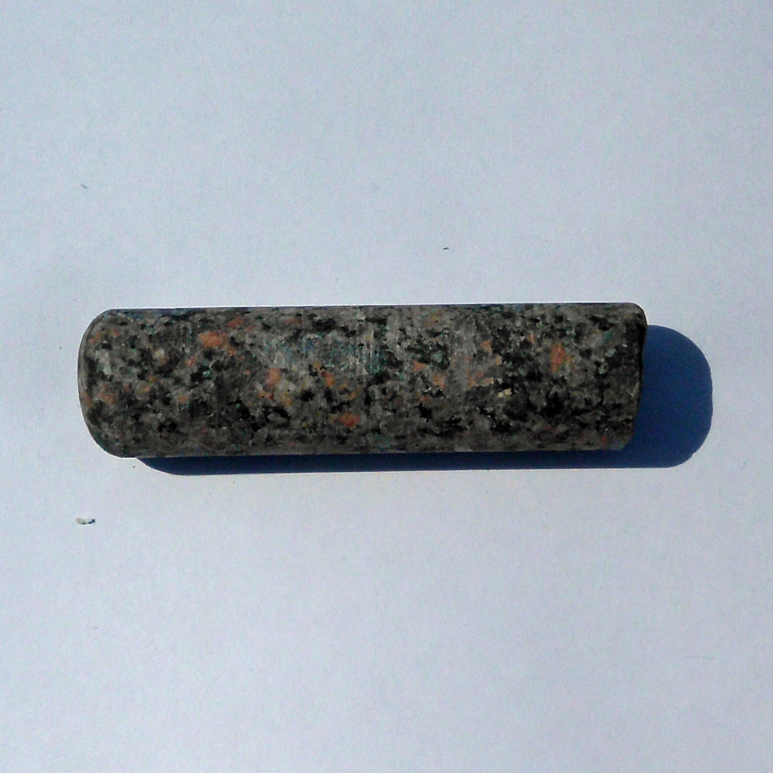 Massagestab aus unpoliertem Gneis – Einzelstück