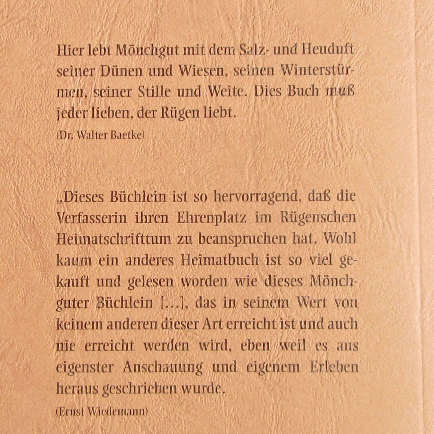 Nivellierarbeit der Zeit – Ring aus Bernstein und Holz