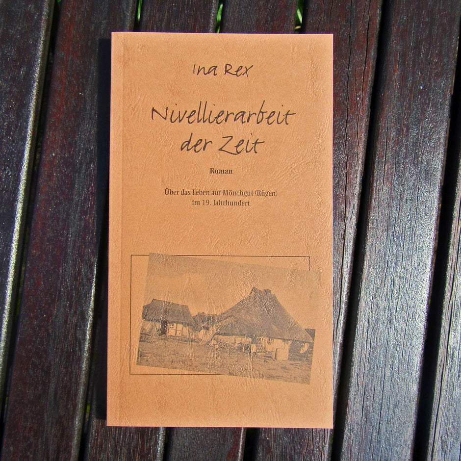 Nivellierarbeit der Zeit – Ring aus Bernstein und Holz