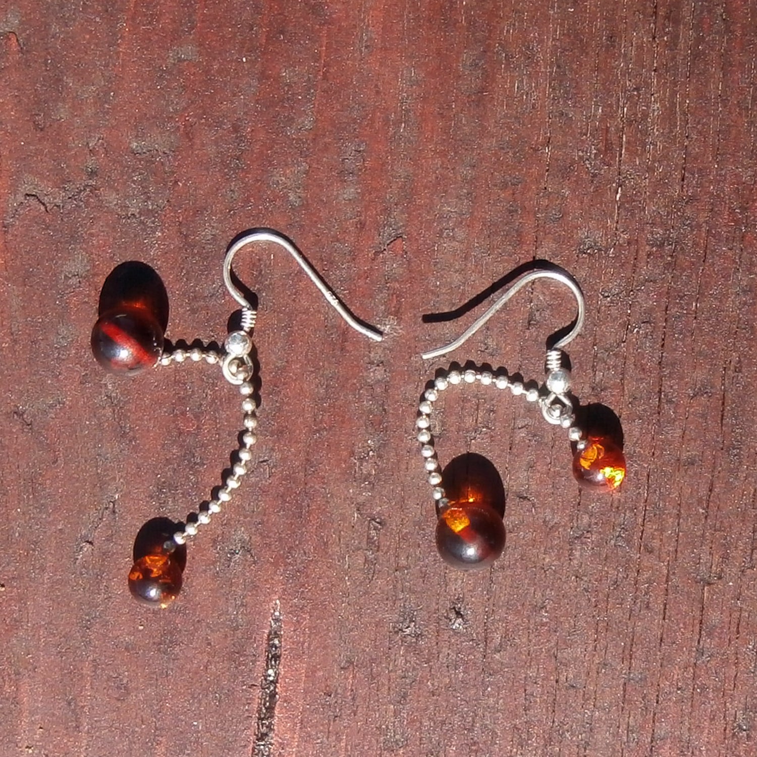 Einzigartige Ohrhänger aus Bernstein und Silber