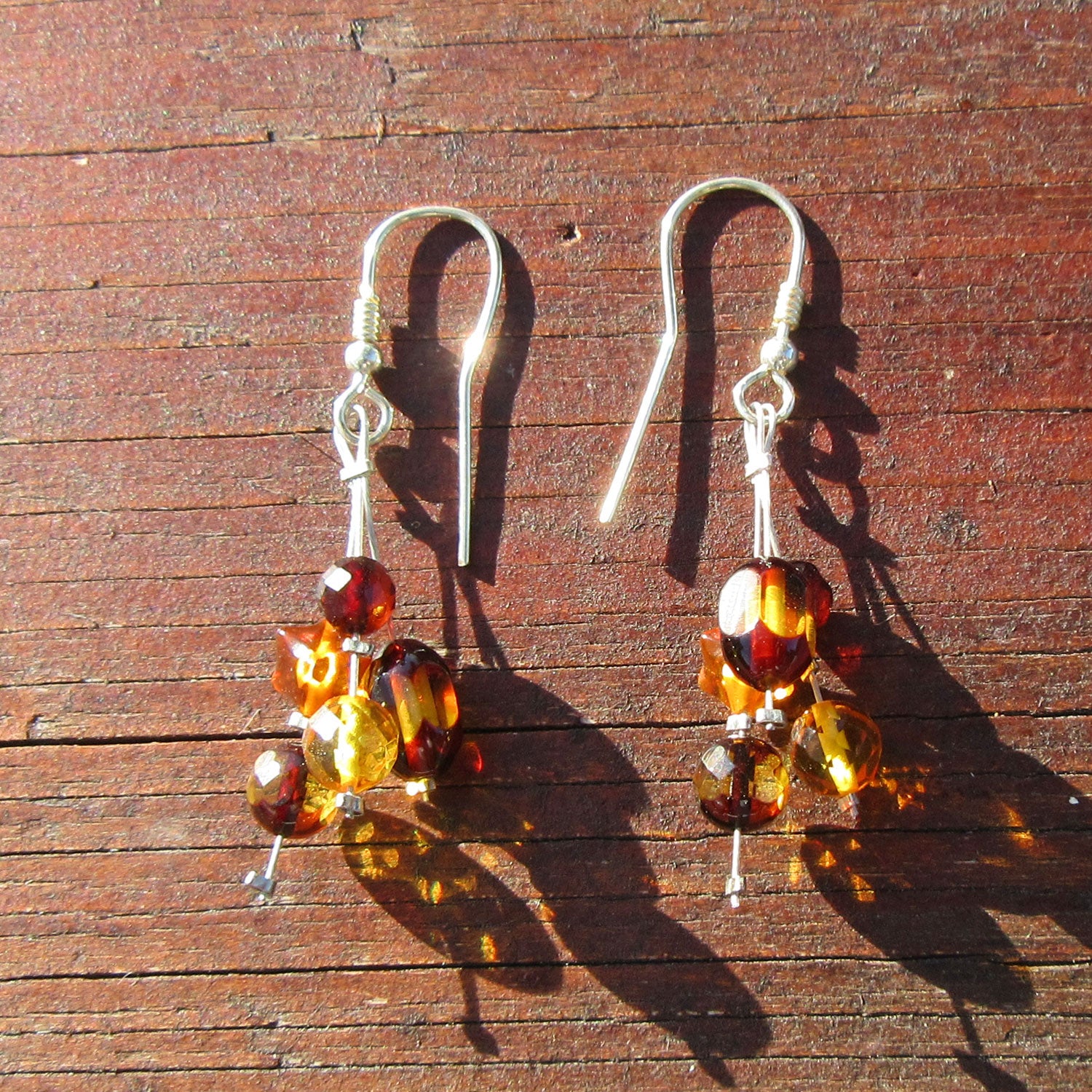 Ohrhänger aus Silber mit 5 polierten Bernsteinen, Unikat