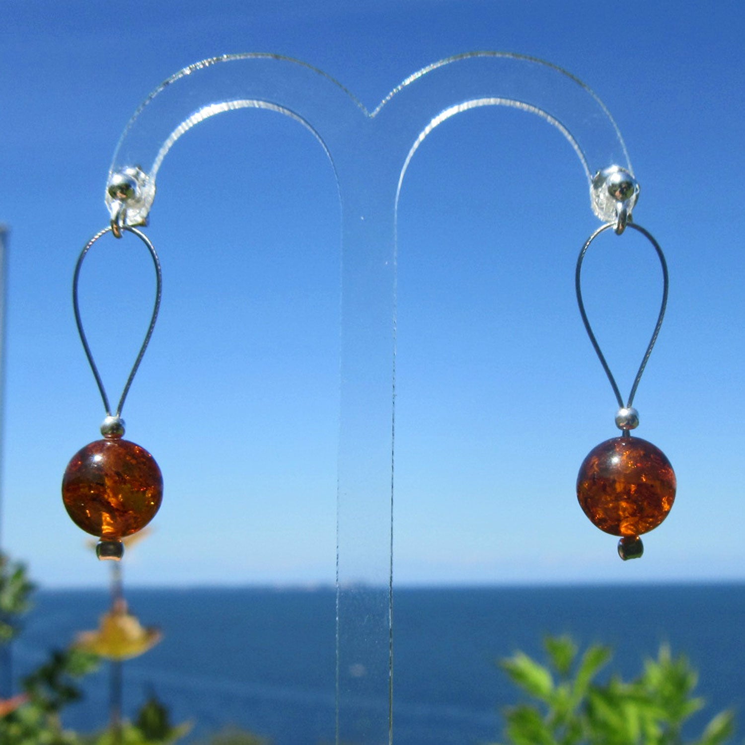 Elegante Ohrstecker aus Bernstein mit Silberhänger