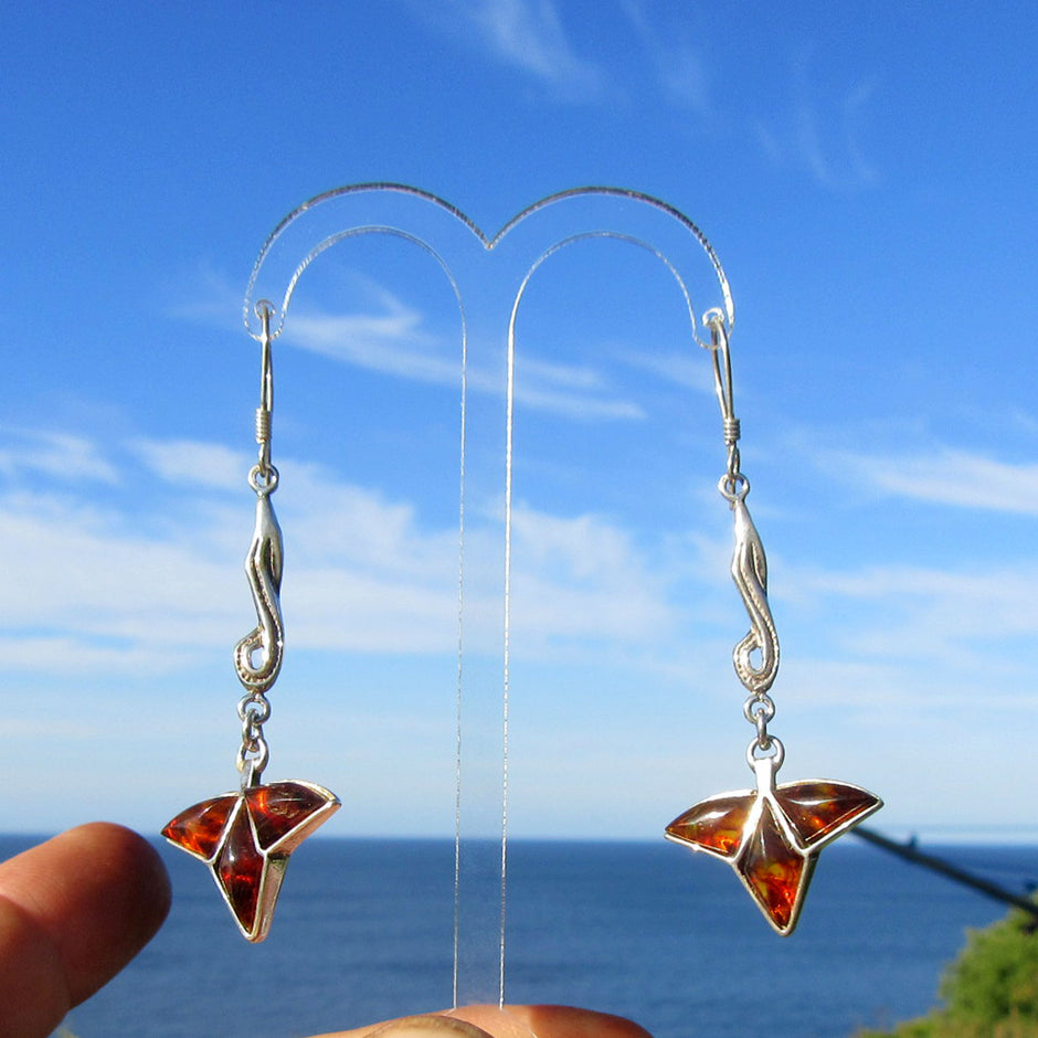 Lange Ohrhänger aus Bernstein in Blattform mit Silber