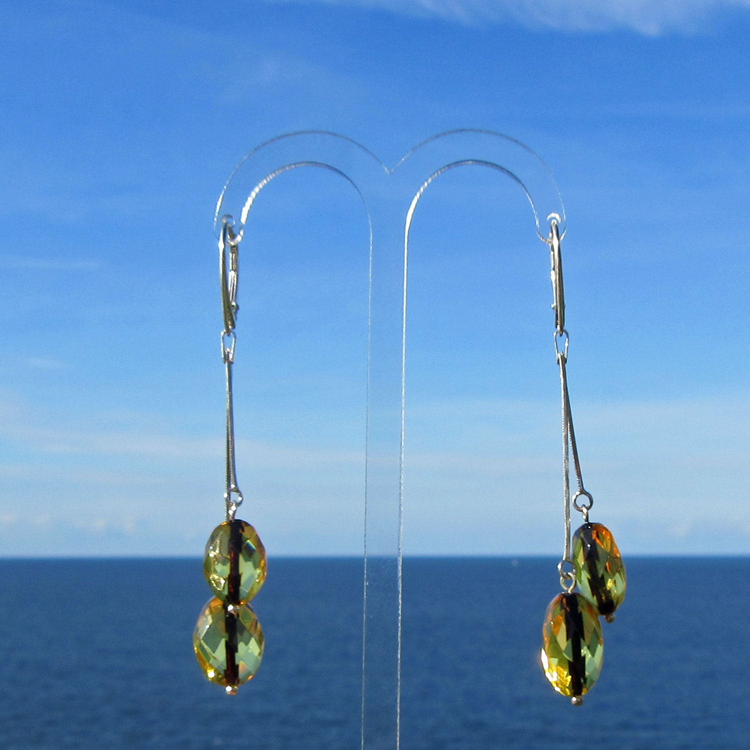 Lange Ohrhänger aus Silber mit goldgelbem Bernstein