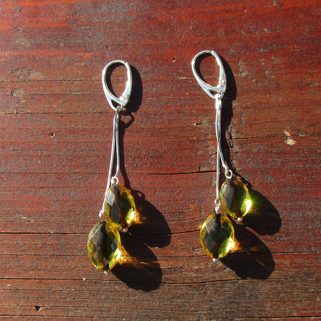 Lange Ohrhänger aus Silber mit goldgelbem Bernstein