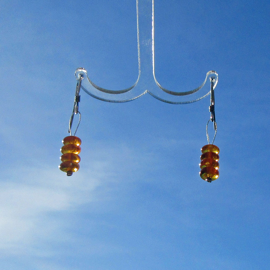 Ohrhänger aus Silber mit 4 polierten Bernsteinscheibchen