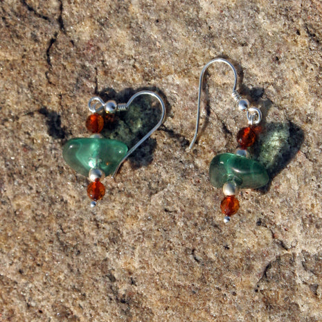 Ohrhänger aus Bernstein und Seeglas in Silberfassung