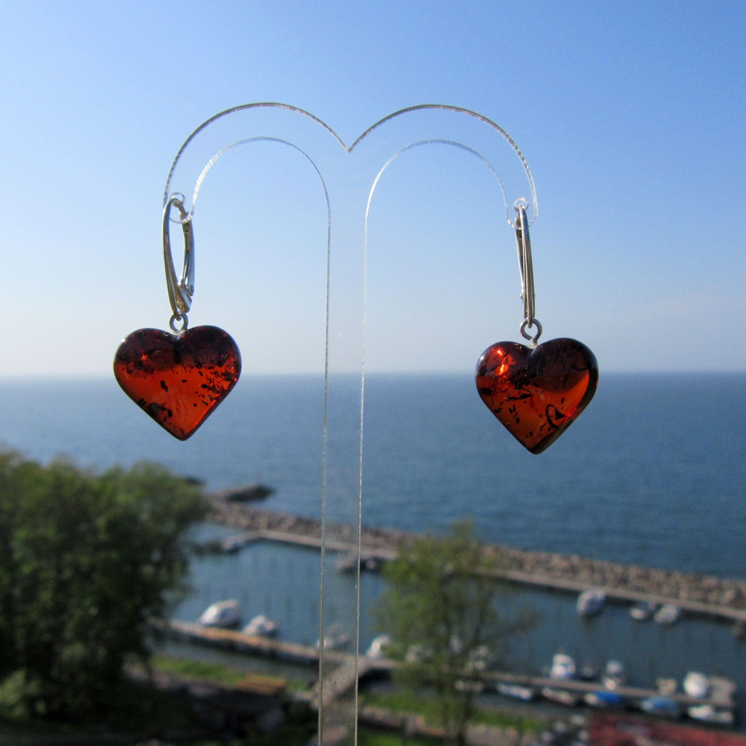 Ohrhänger aus 925er Silber mit kognakfarbenem Bernsteinherz