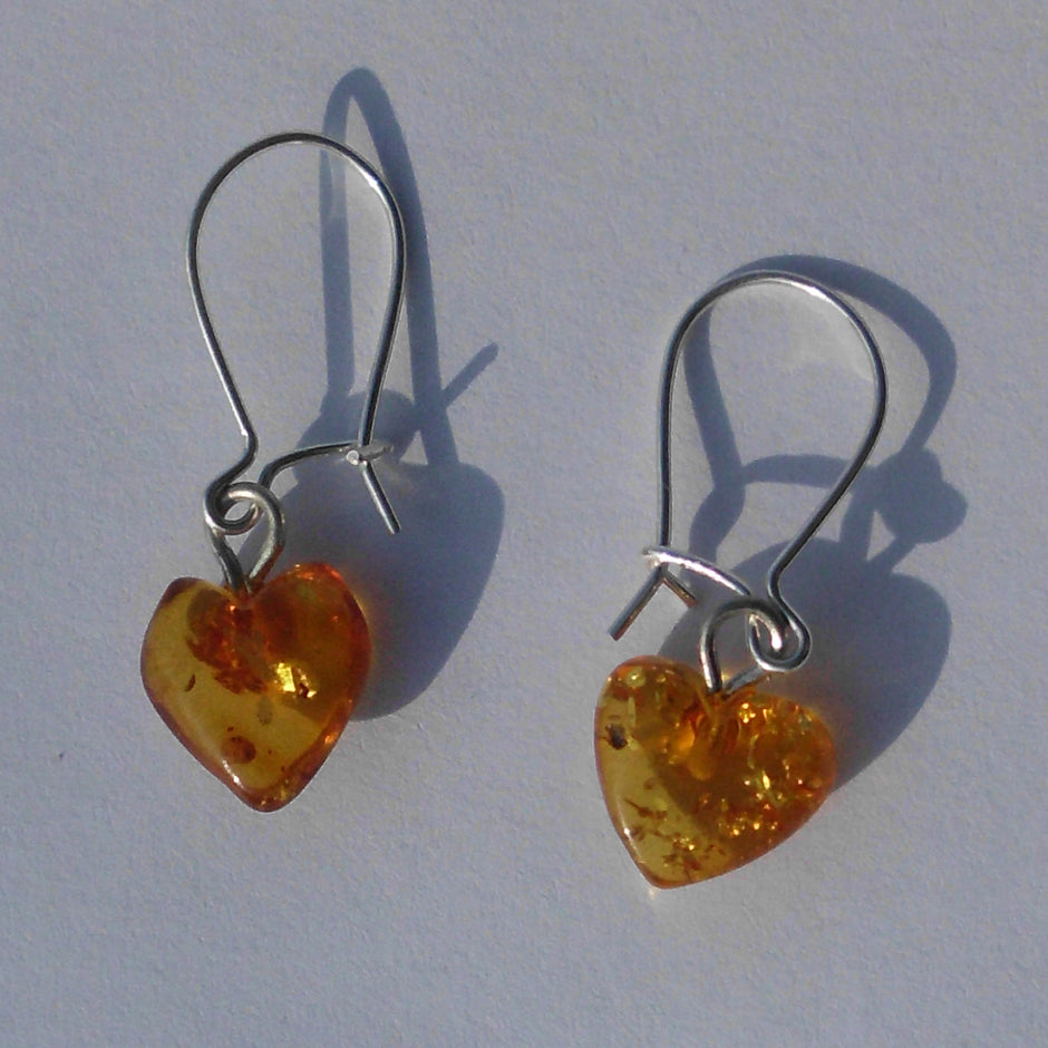 Ohrhänger aus Bernstein in Herzform, 925 Silber
