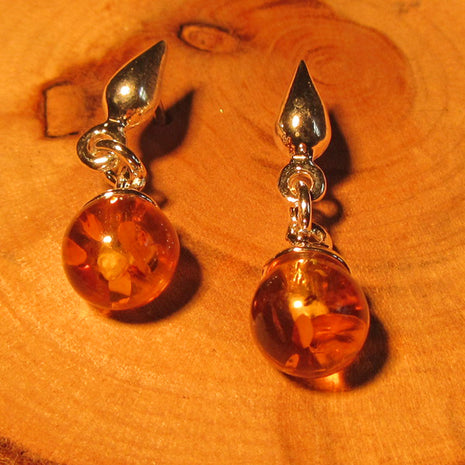 Ohrstecker aus 925er Silber mit kognacfarbenen Bernsteinperlen