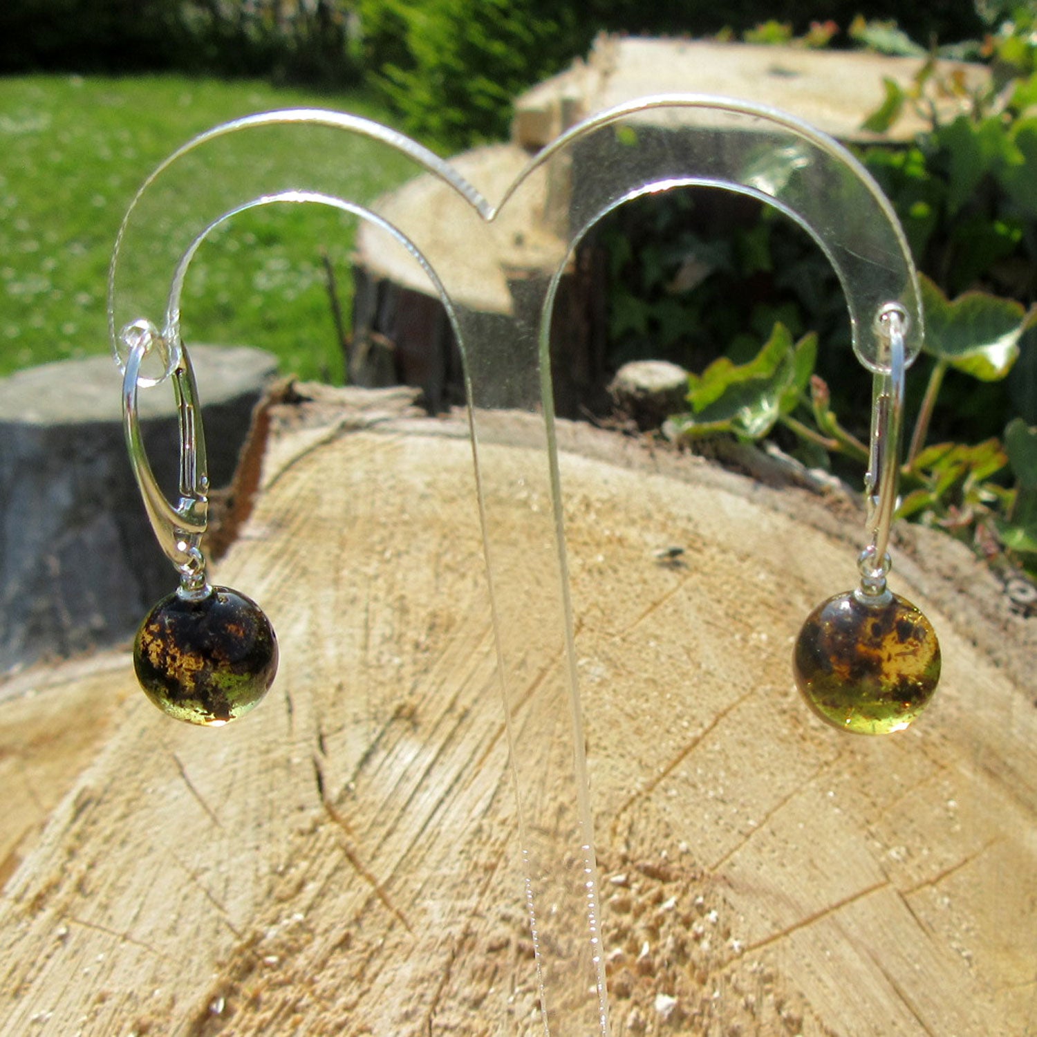 Ohrhänger aus dunklem Bernstein mit 925er Silber