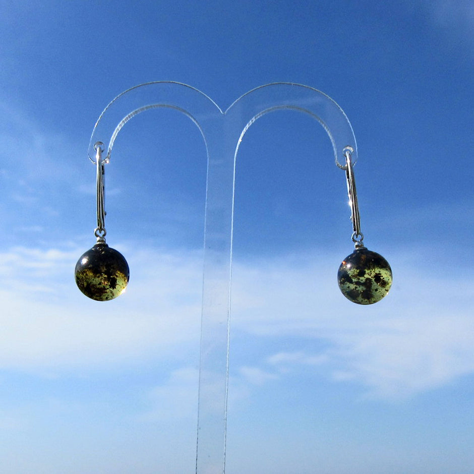 Ohrhänger aus dunklem Bernstein mit 925er Silber