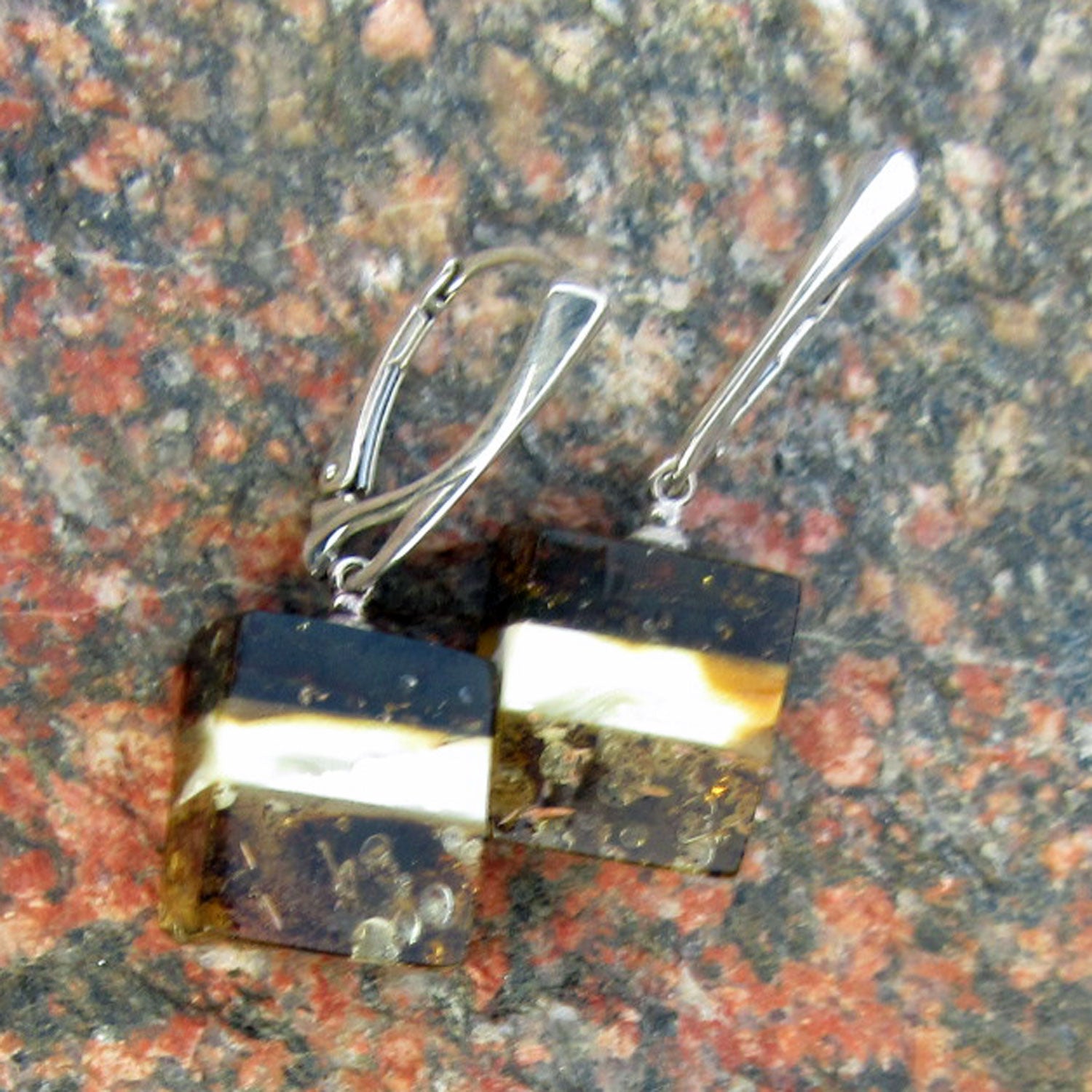 Edle Ohrhänger aus Bernstein und Silber, leicht und einzigartig