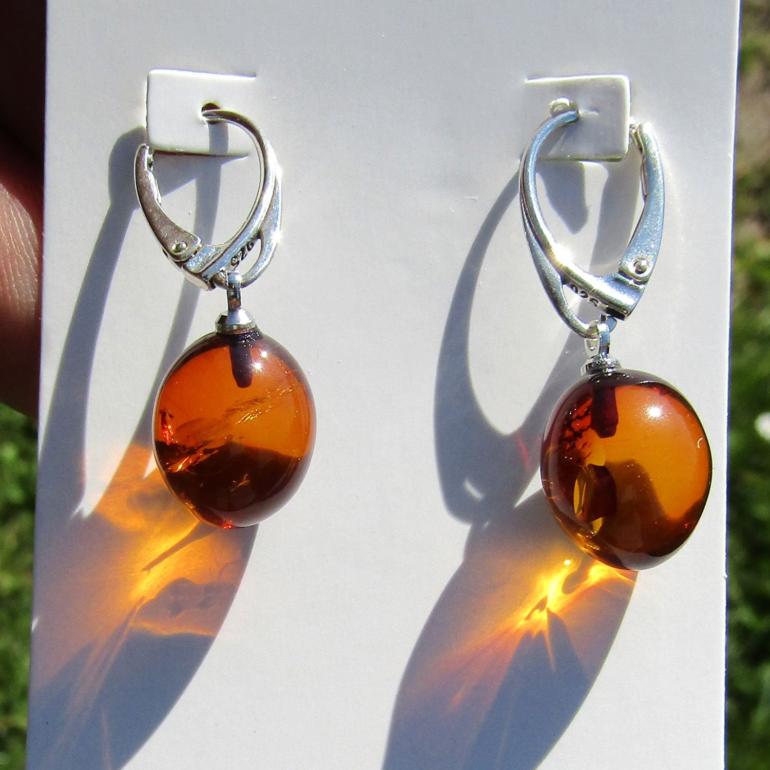 Edle ovale Ohrhänger aus Bernstein mit Einschlüssen