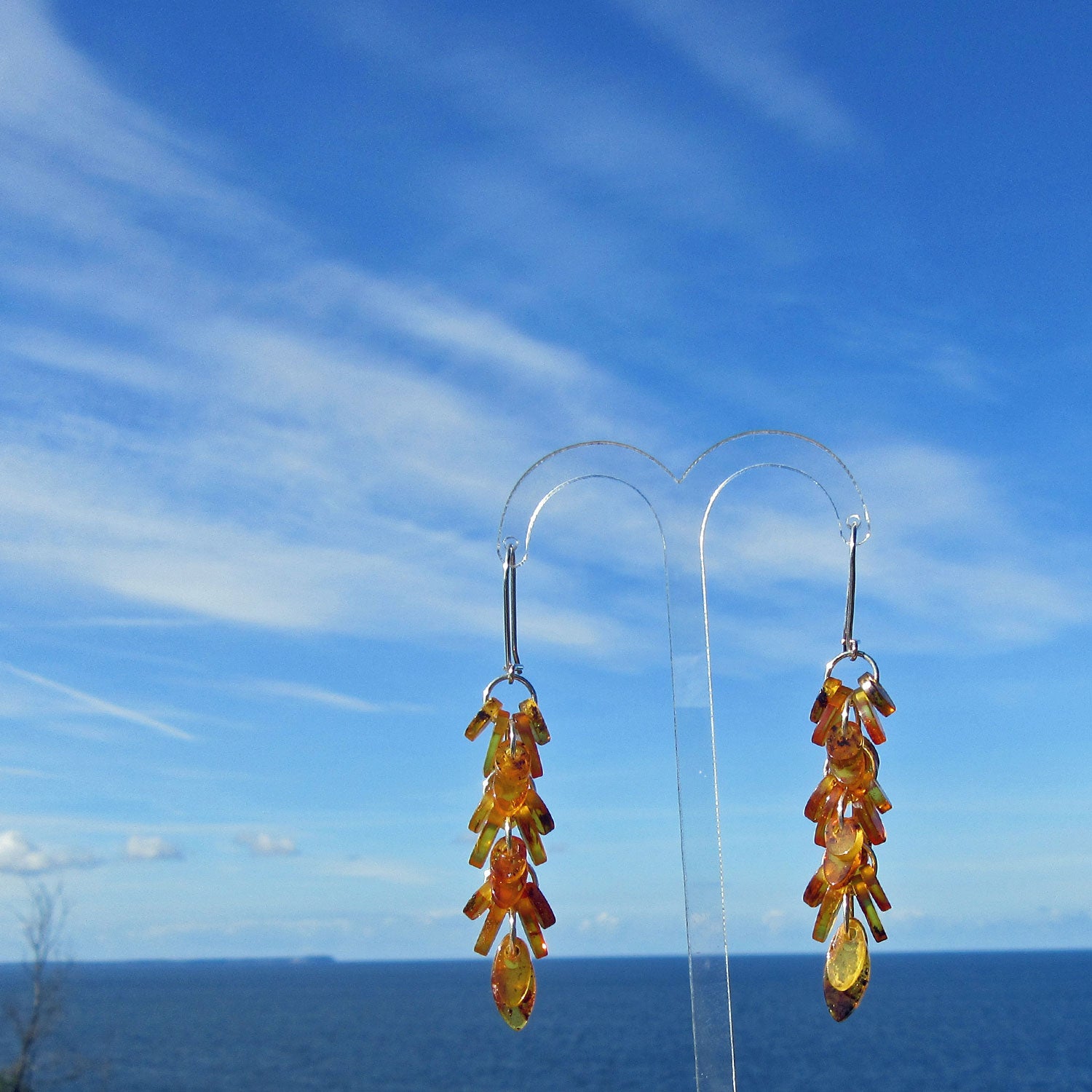 Langer Ohrhänger aus Silber mit kognacfarbenem Bernstein