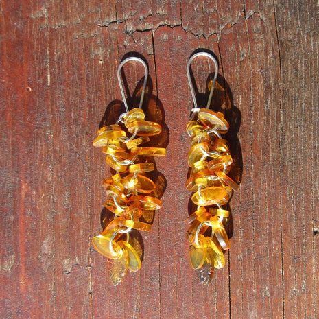 Langer Ohrhänger aus Silber mit kognacfarbenem Bernstein