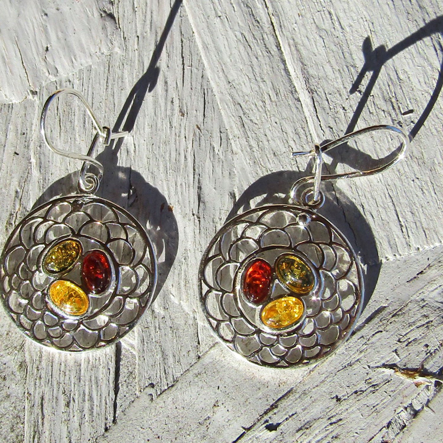 Edelsteine im Silbernetz – Einzigartige Ohrhänger