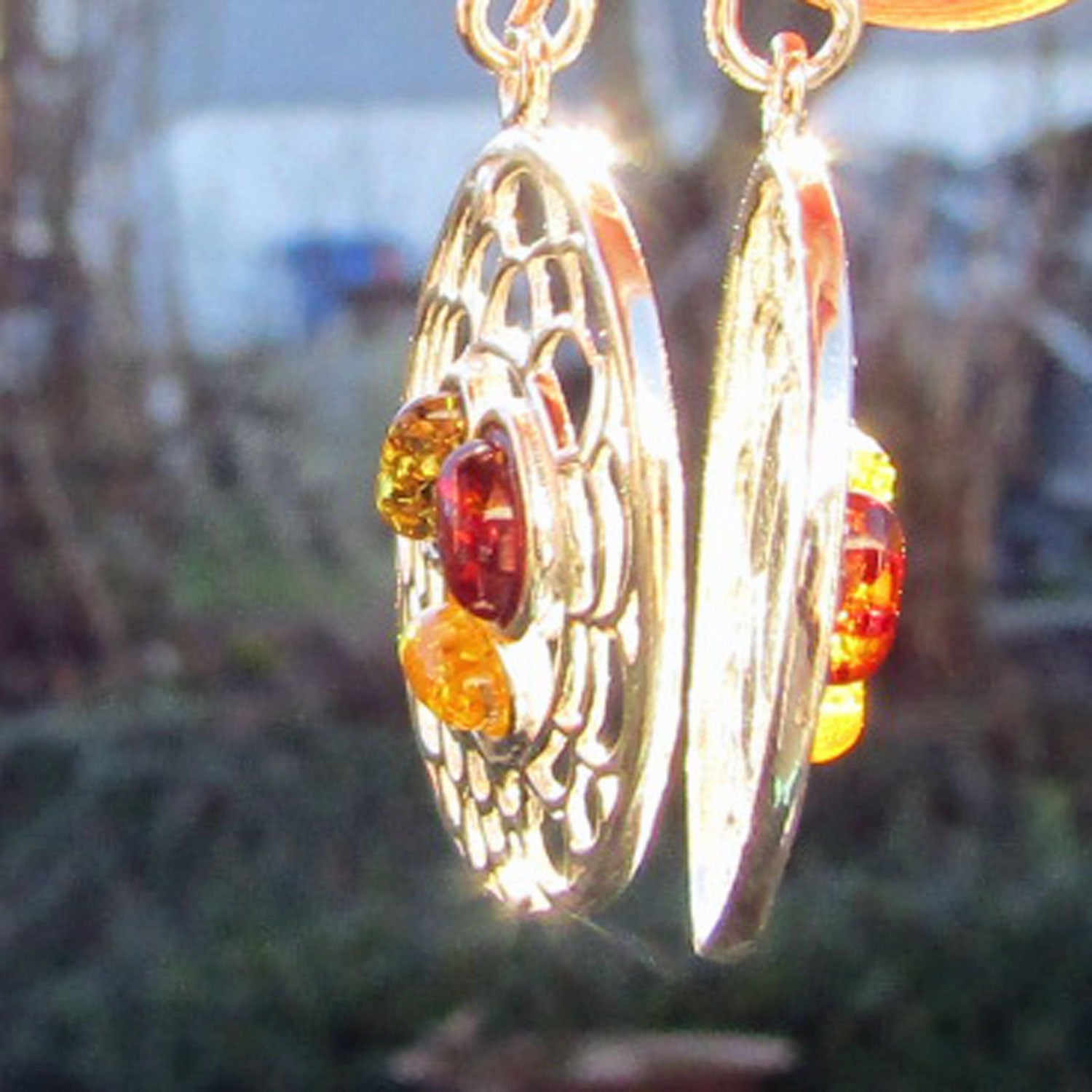 Edelsteine im Silbernetz – Einzigartige Ohrhänger