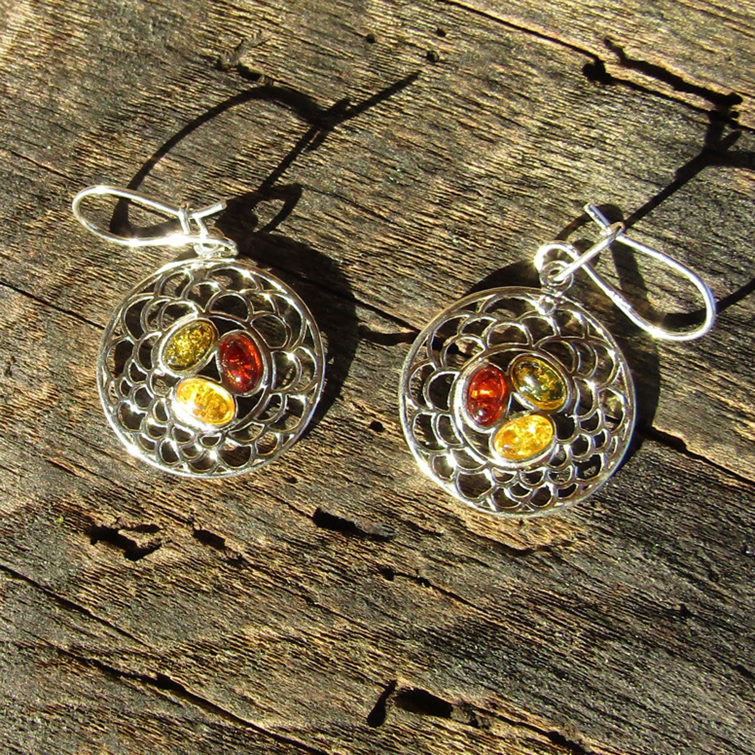 Edelsteine im Silbernetz – Einzigartige Ohrhänger