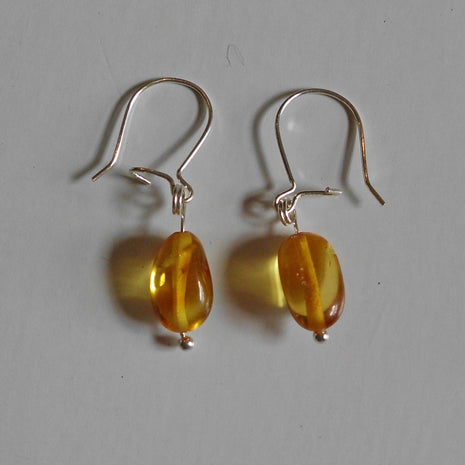 Ohrhänger aus Bernstein in Olivenform, Silber 925