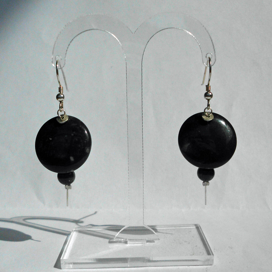 Ohrhänger aus Feuerstein und Silber, Unikat von Rügen