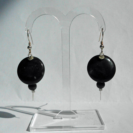 Ohrhänger aus Feuerstein und Silber, Unikat von Rügen