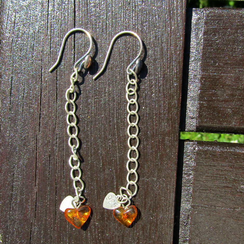 Edle Ohrhänger aus Bernstein und Silberherzen