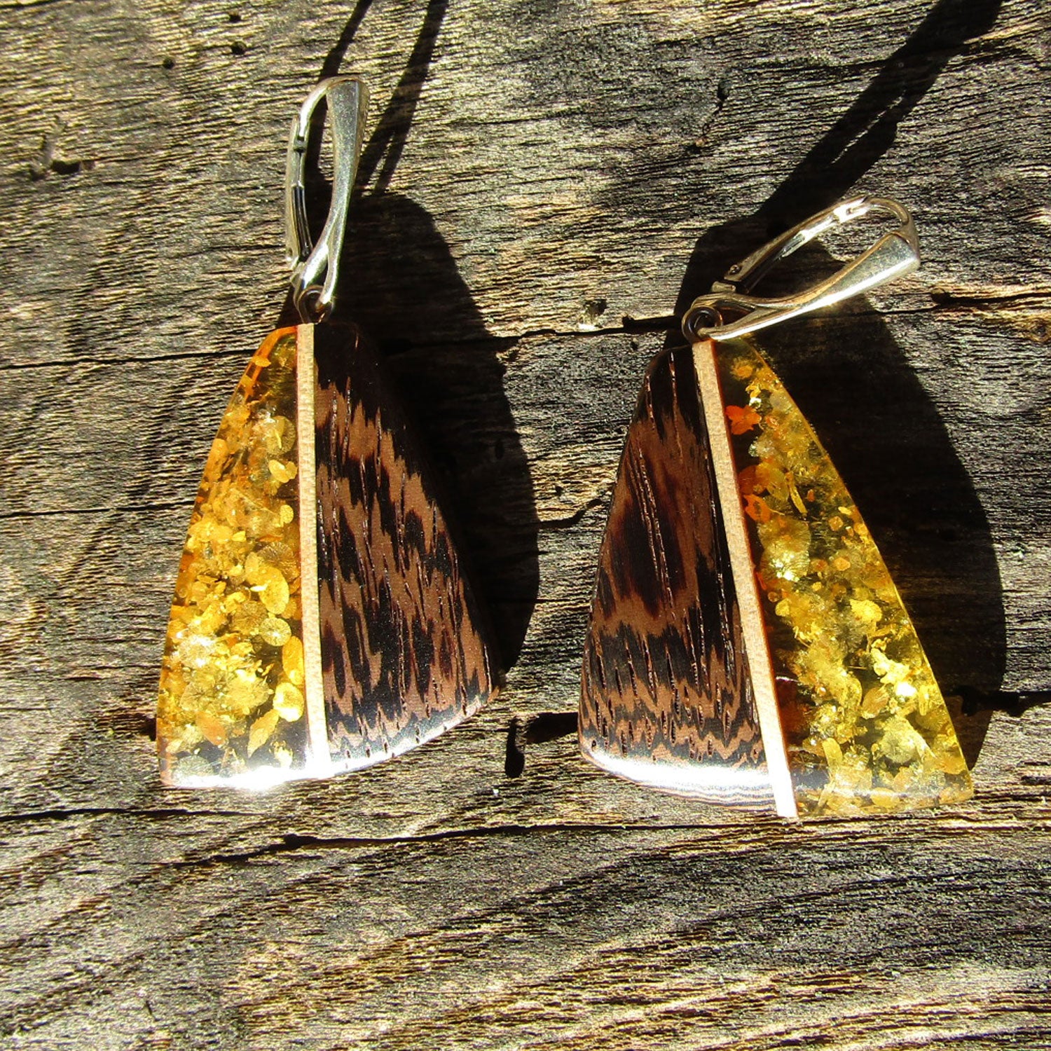Einzigartige Ohrhänger aus Bernstein und Holz, leicht und stilvoll