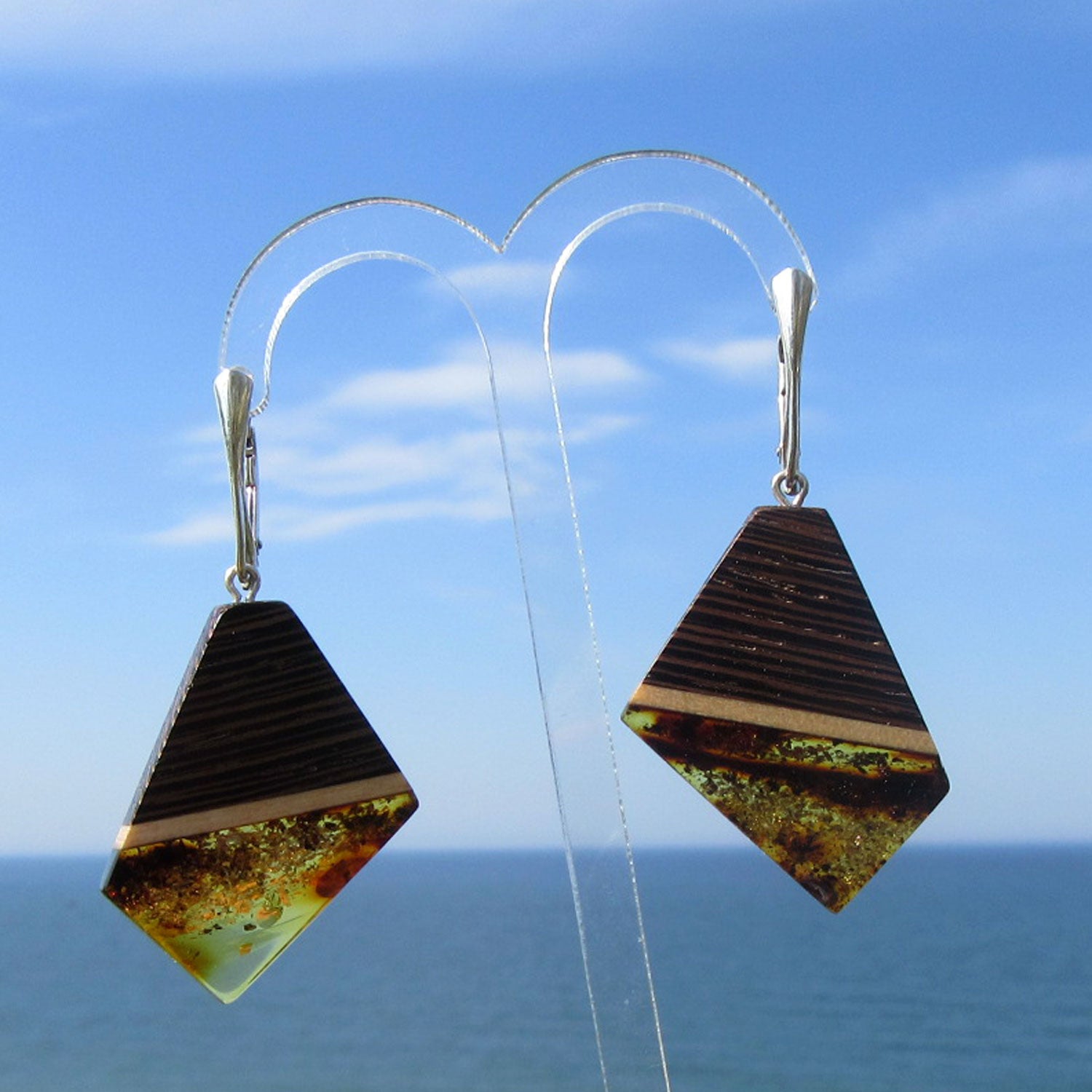 Einzigartige Ohrhänger aus Bernstein, Holz und Silber