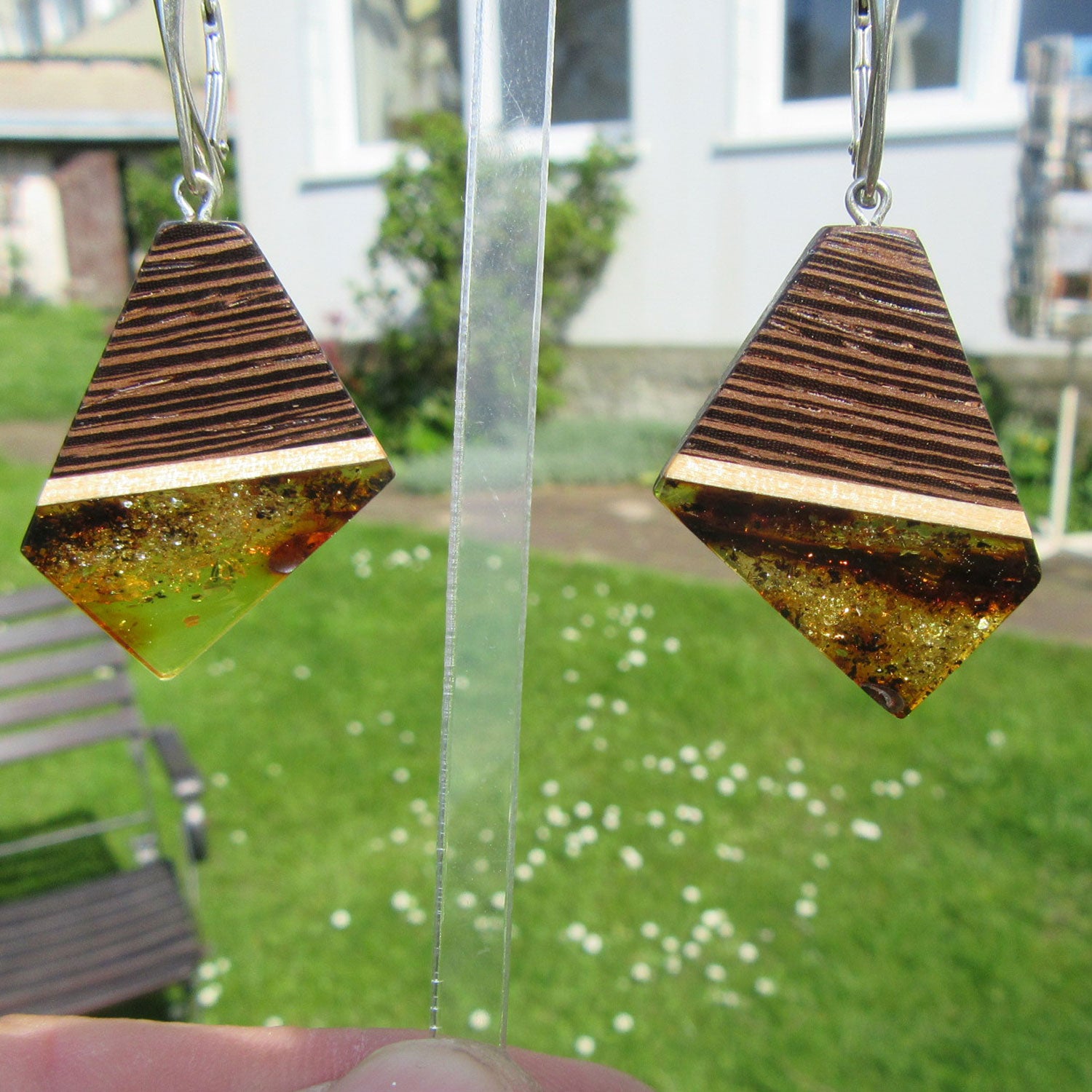 Einzigartige Ohrhänger aus Bernstein, Holz und Silber