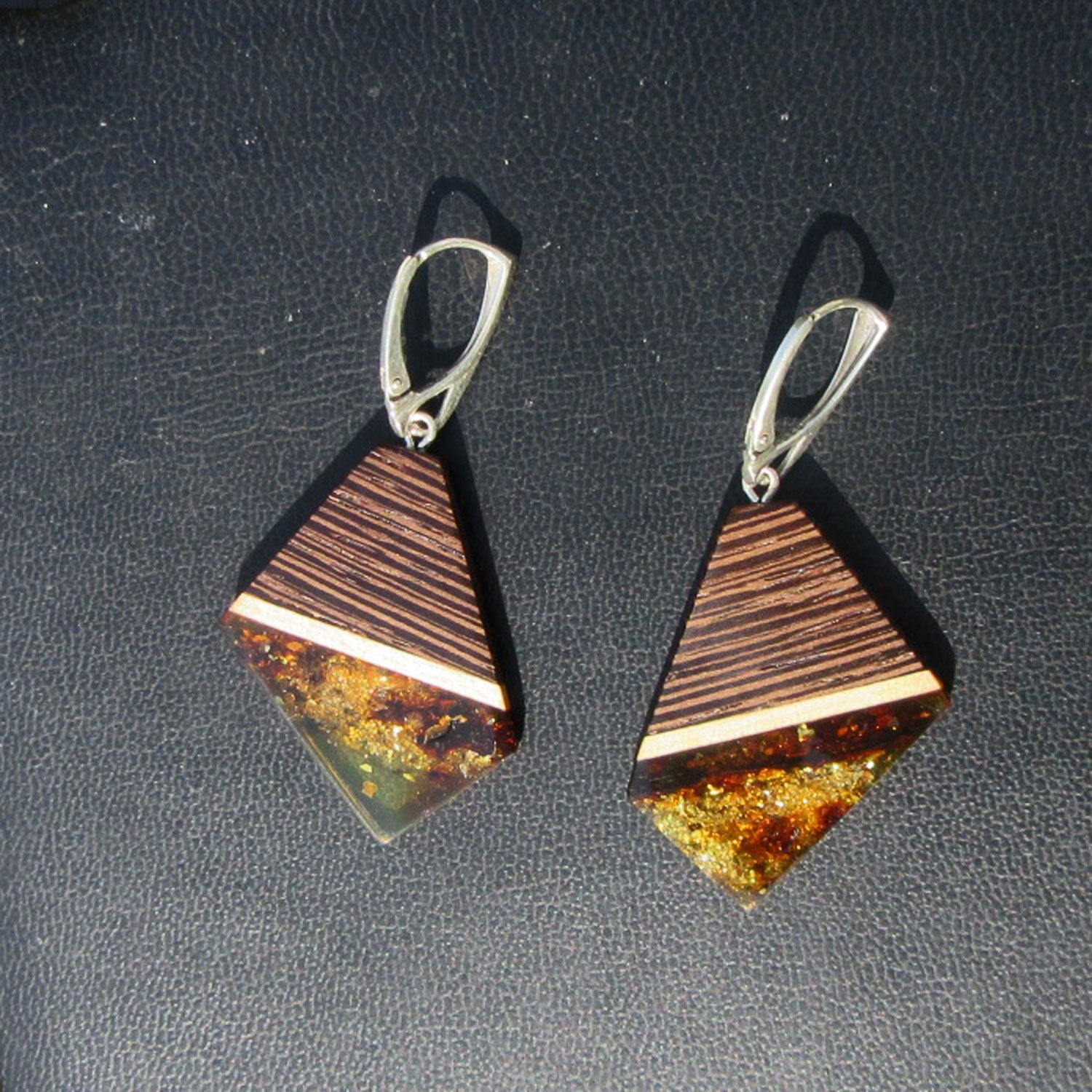 Einzigartige Ohrhänger aus Bernstein, Holz und Silber