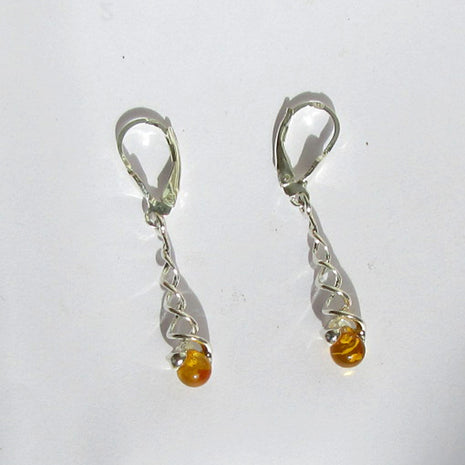 Edle Ohrhänger aus Bernstein und gedrehtem Silber