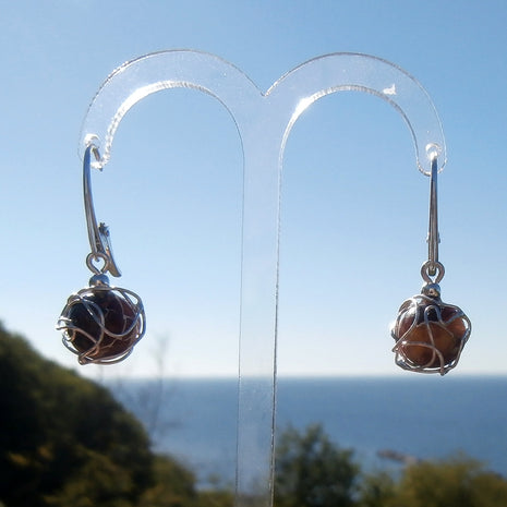 Ohrhänger aus Mosaikbernstein im Silberdrahtgeflecht