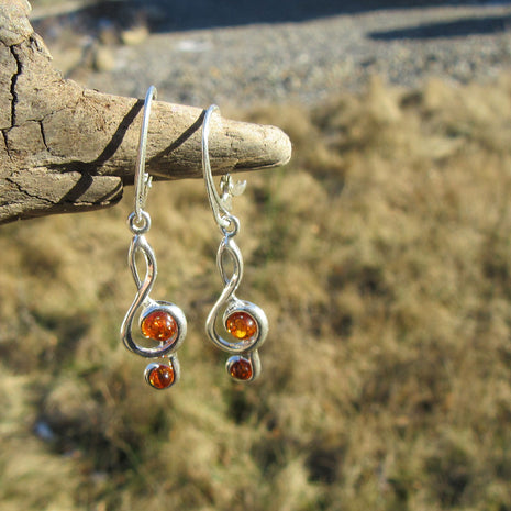 Ohrhänger Notenschlüssel aus Bernstein und Silber