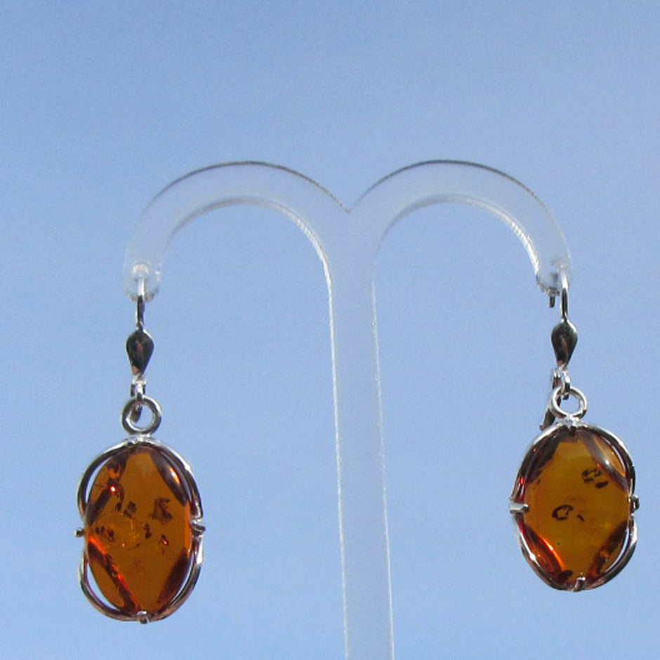 Elegante Ohrhänger aus poliertem Bernstein und Silber