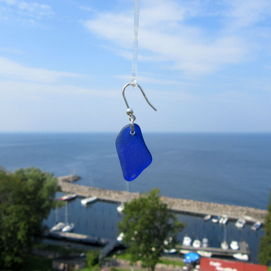 Ohrhänger aus blauem Seeglas und Silber (925)